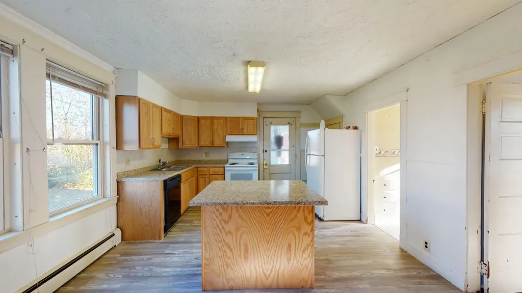 19 King Avenue Lewiston ME 04240