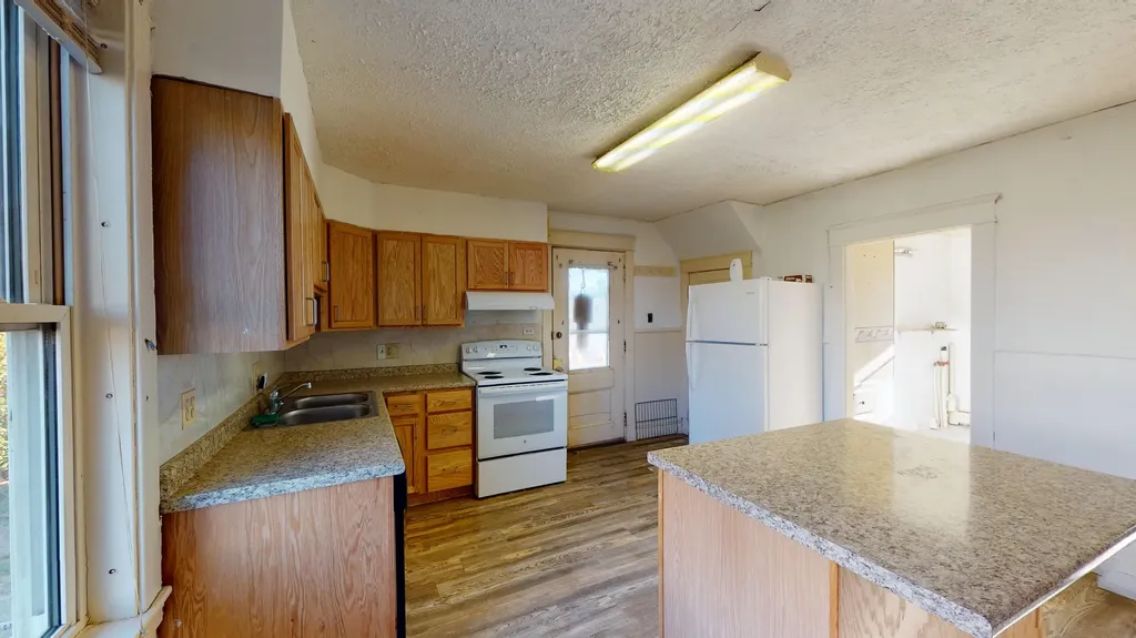 19 King Avenue Lewiston ME 04240