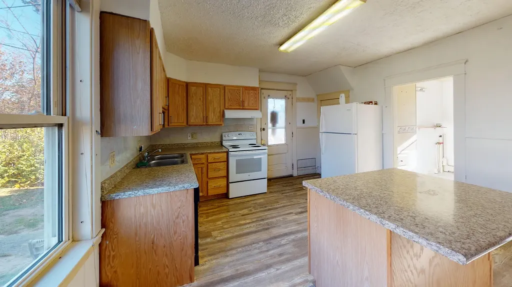 19 King Avenue Lewiston ME 04240