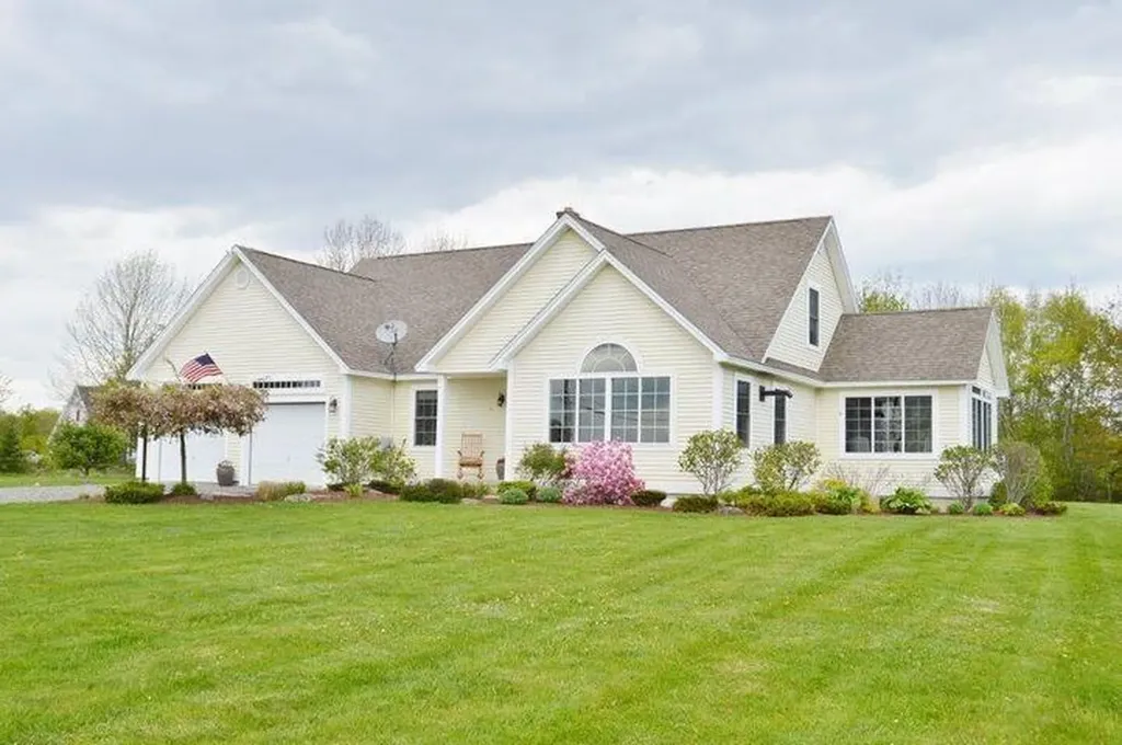 81 Comins Lane Eddington ME 04428