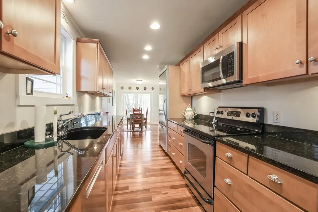 25 Quail Run Kennebunk ME 04043