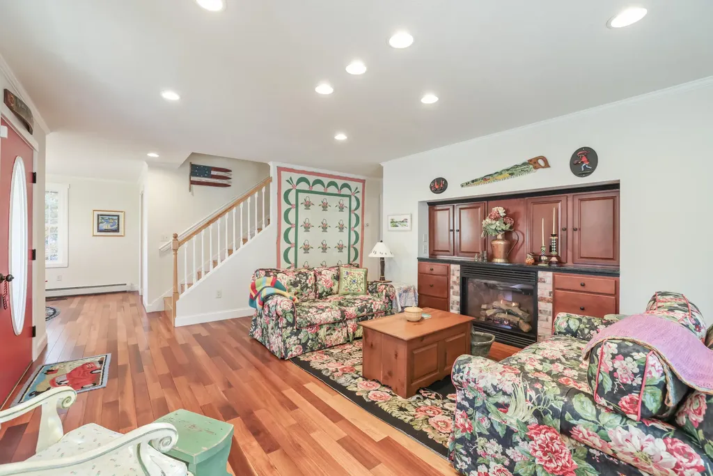 25 Quail Run Kennebunk ME 04043