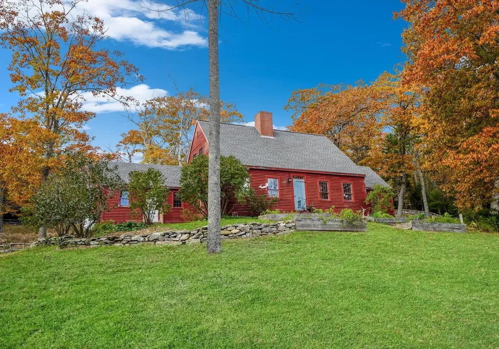 244 River Road Edgecomb ME 04556