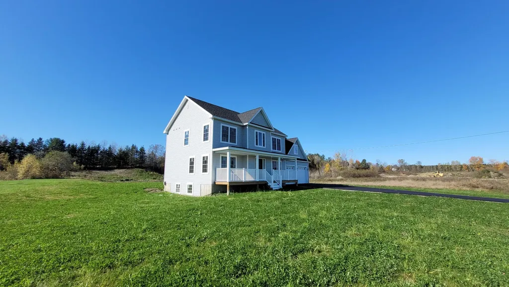 18 Boxwood Lane Hermon ME 04401