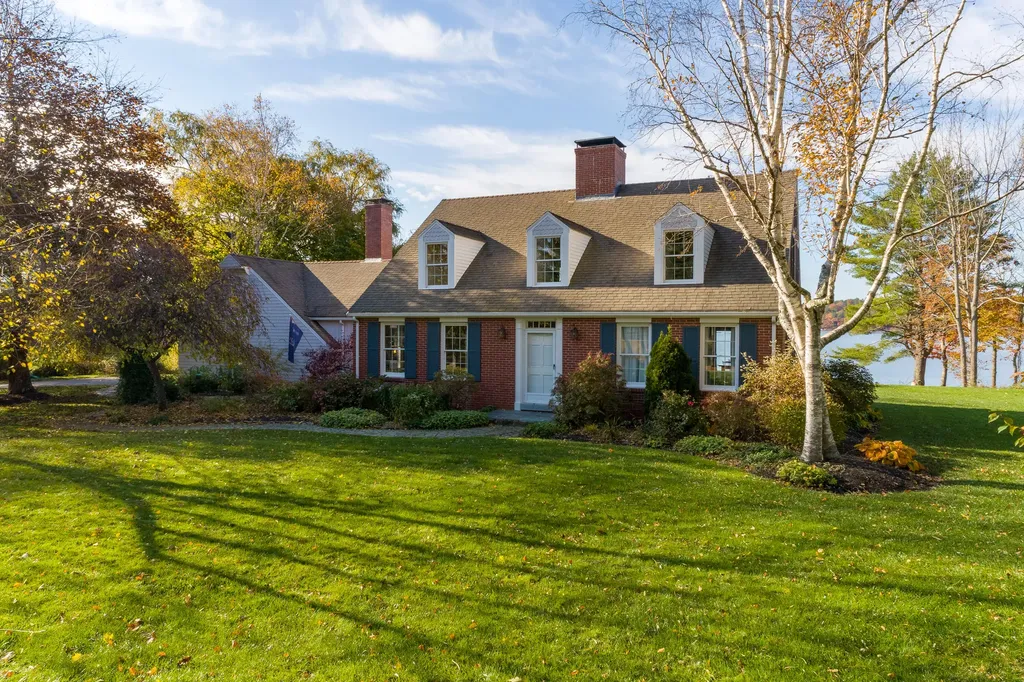 37 Water Street Damariscotta ME 04543