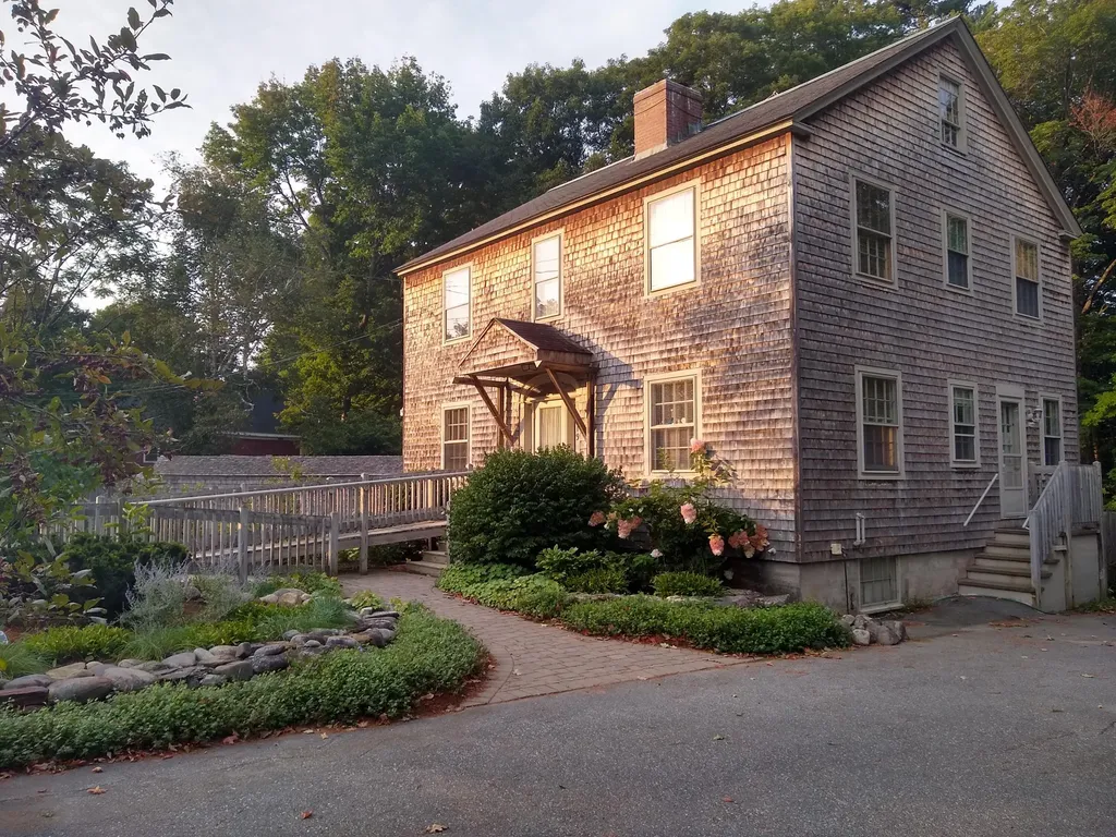 219 High Street Farmington ME 04938