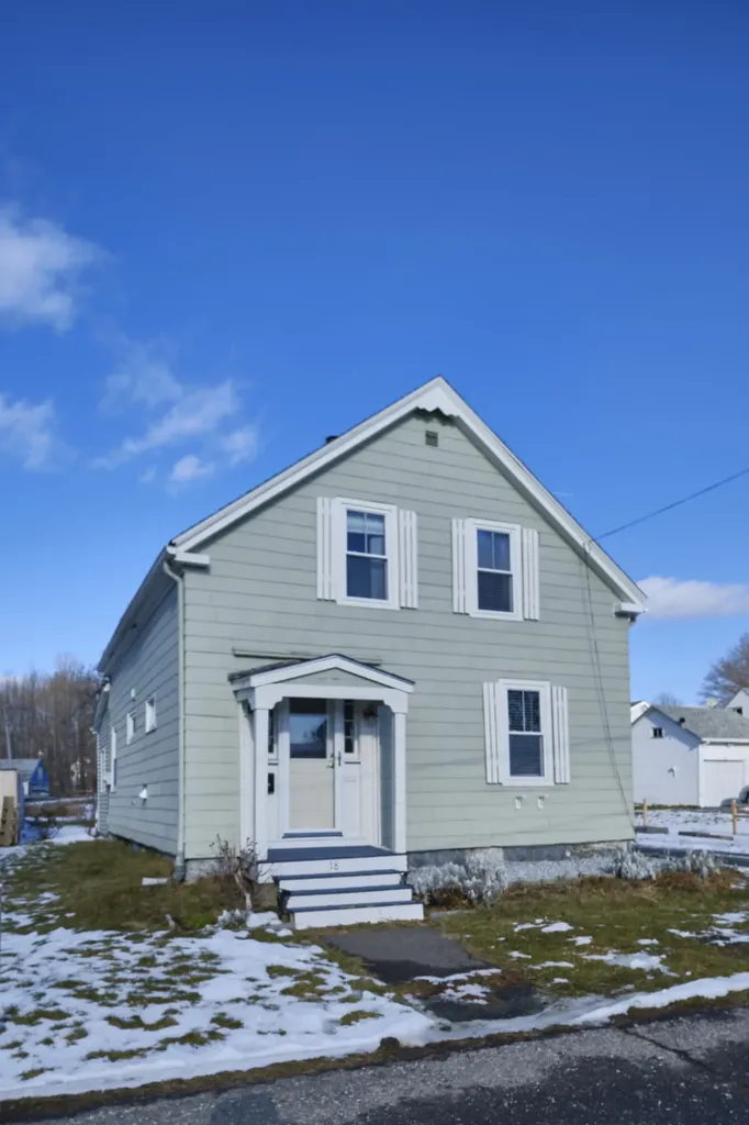 18 Simmons Street Rockland ME 04841