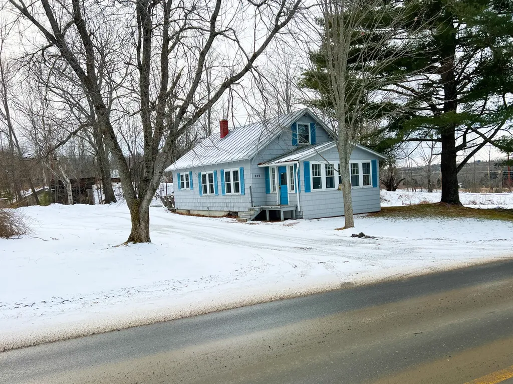 229 County Road Waterville ME 04901