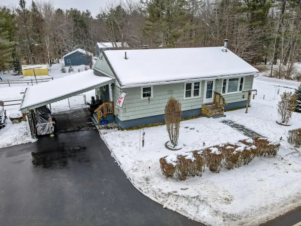 590 River Road Topsham ME 04086