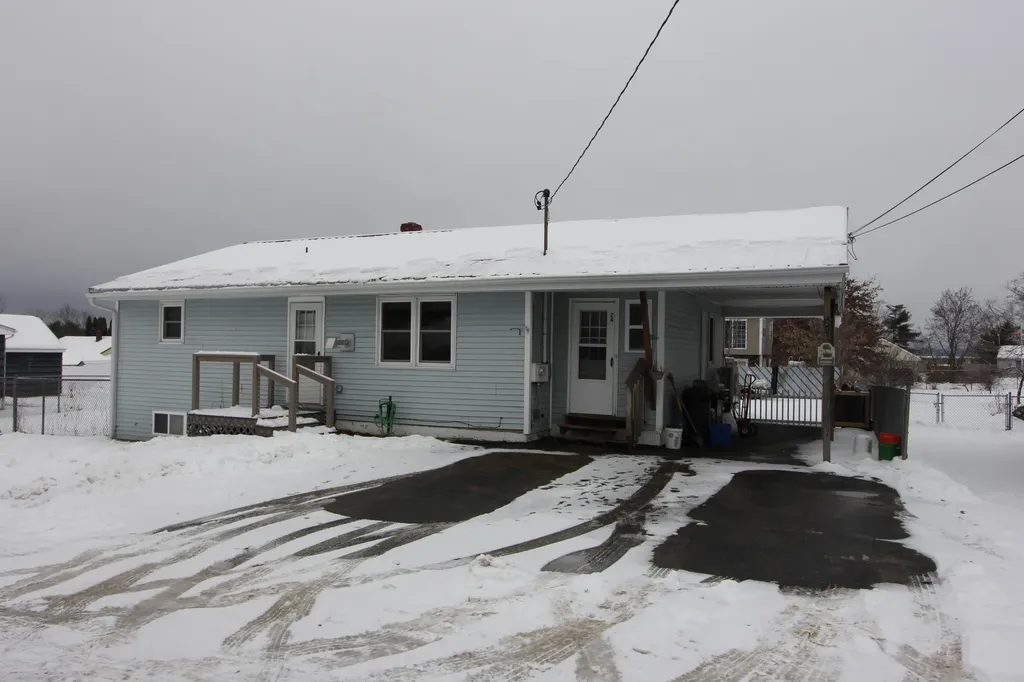 24 Goffee Street Lewiston ME 04240