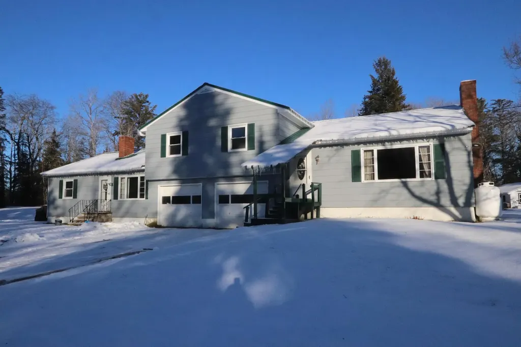 84 Sunset Avenue Hampden ME 04444