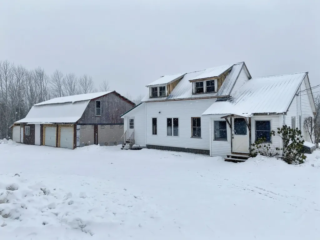 634 Dover Road Dexter ME 04930