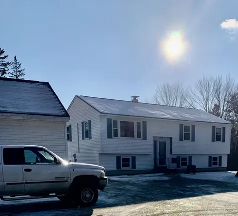 15 Skidgel Road Glenburn ME 04401