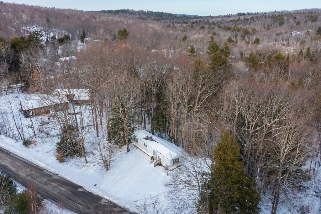 18 Hillside Avenue Minot ME 04258
