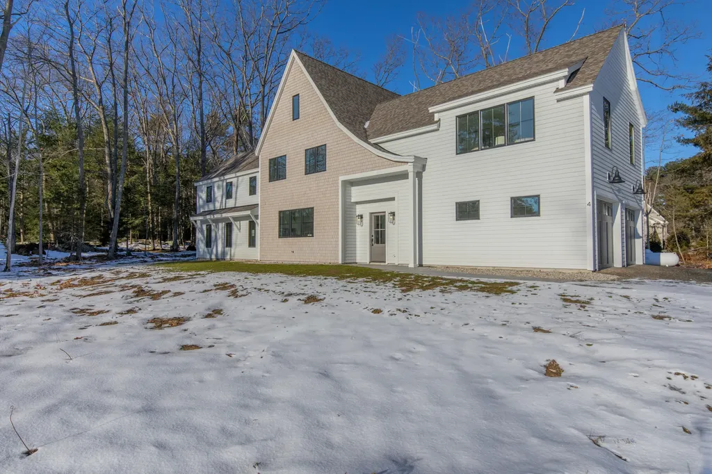 4 Finnegans Way Falmouth ME 04105