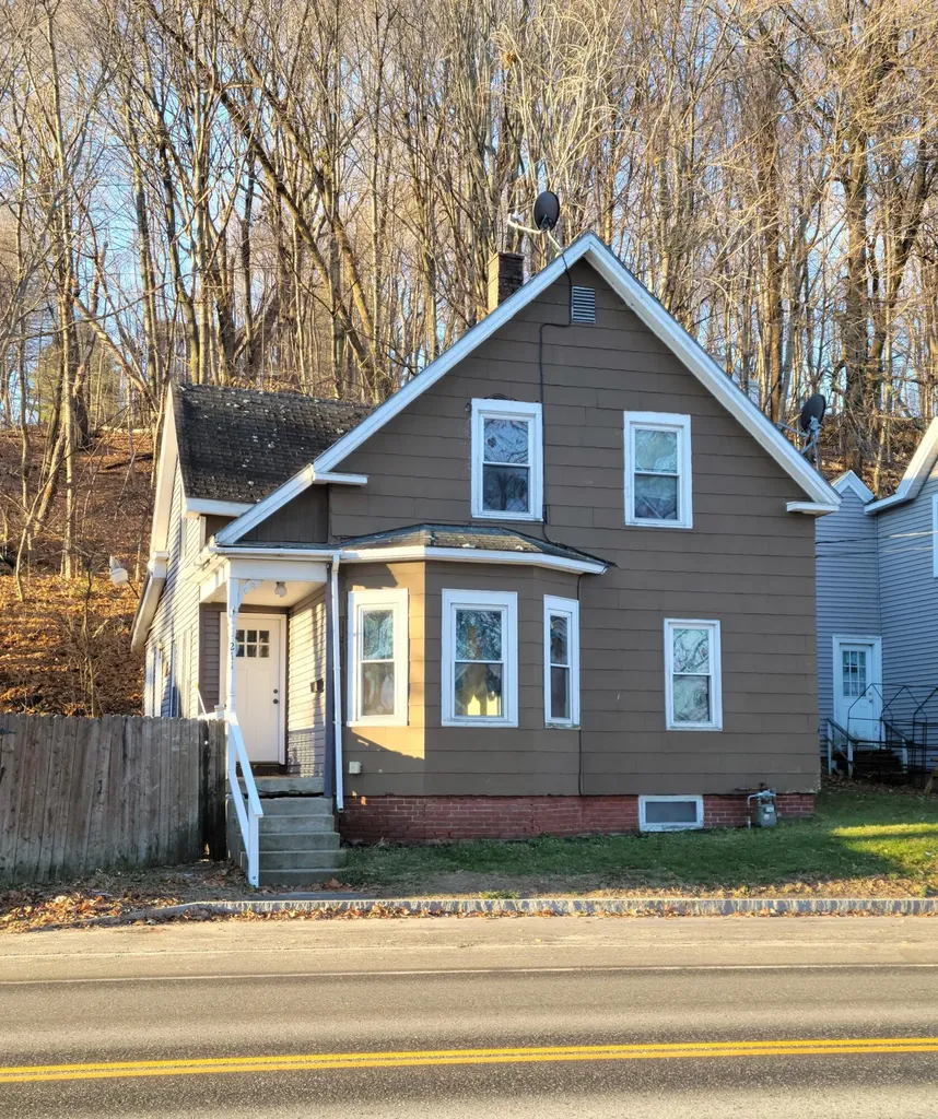 211 Riverside Drive Auburn ME 04210