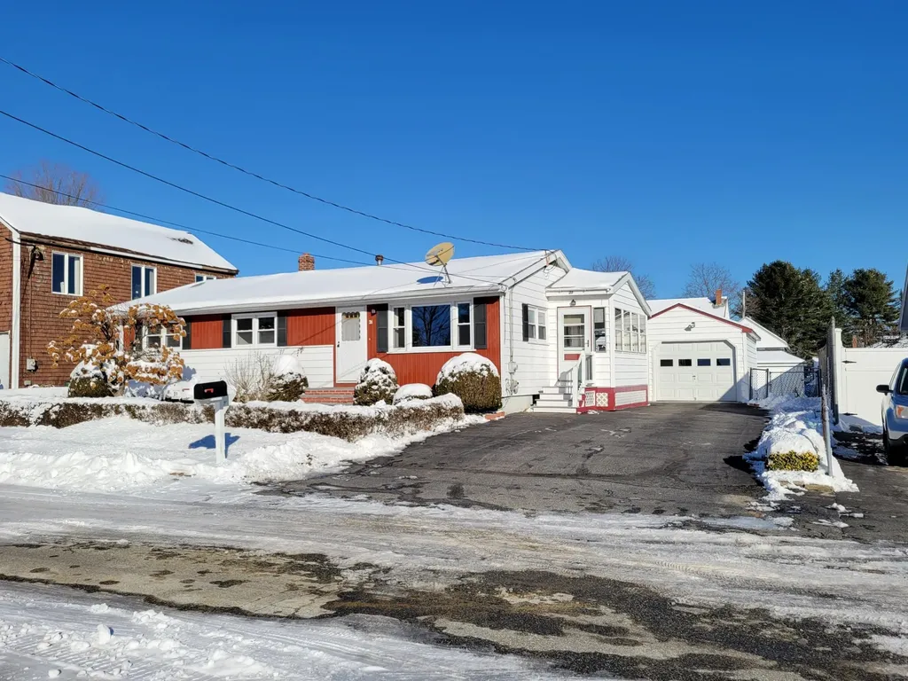 21 Huckins Street Lewiston ME 04240