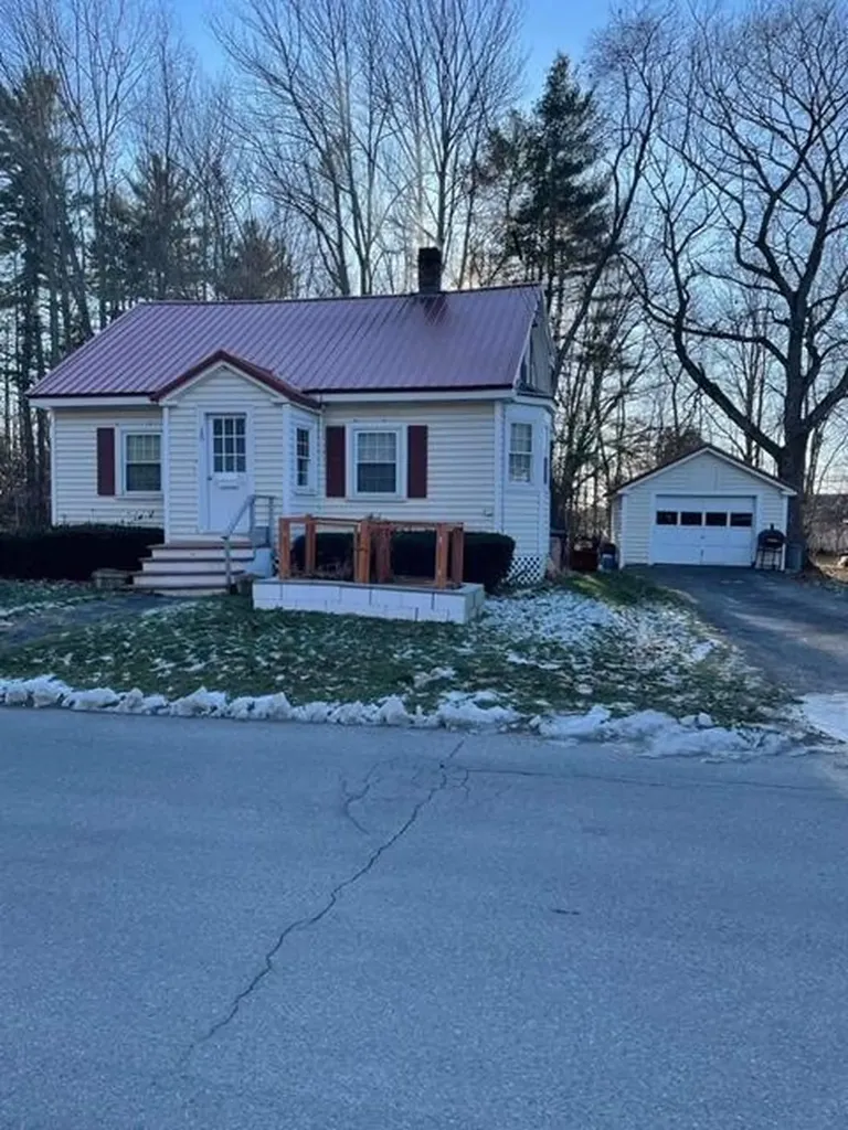 15 Abbott Street Old Town ME 04468