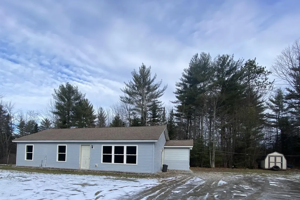 27 Lowmoor Drive Leeds ME 04263