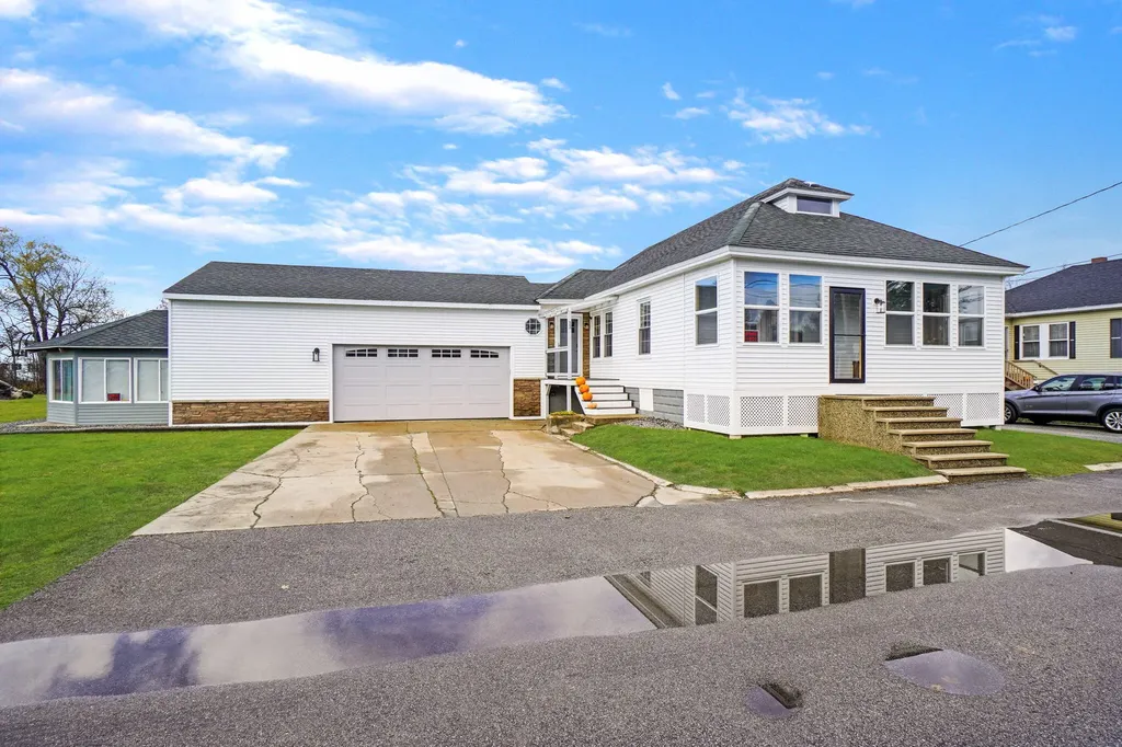13 Bradford Street Lewiston ME 04240