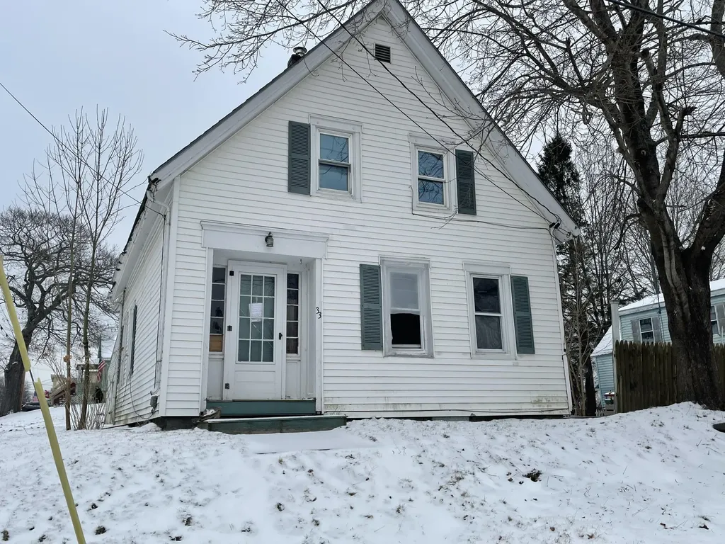 33 Pine Street Bucksport ME 04416