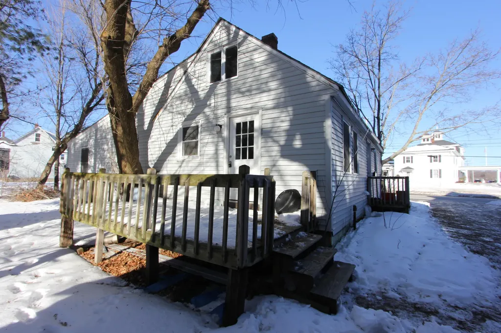 232 Turner Street Auburn ME 04210