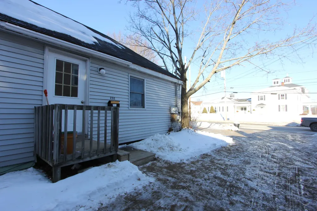 232 Turner Street Auburn ME 04210