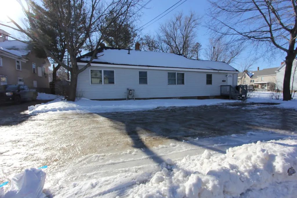 232 Turner Street Auburn ME 04210