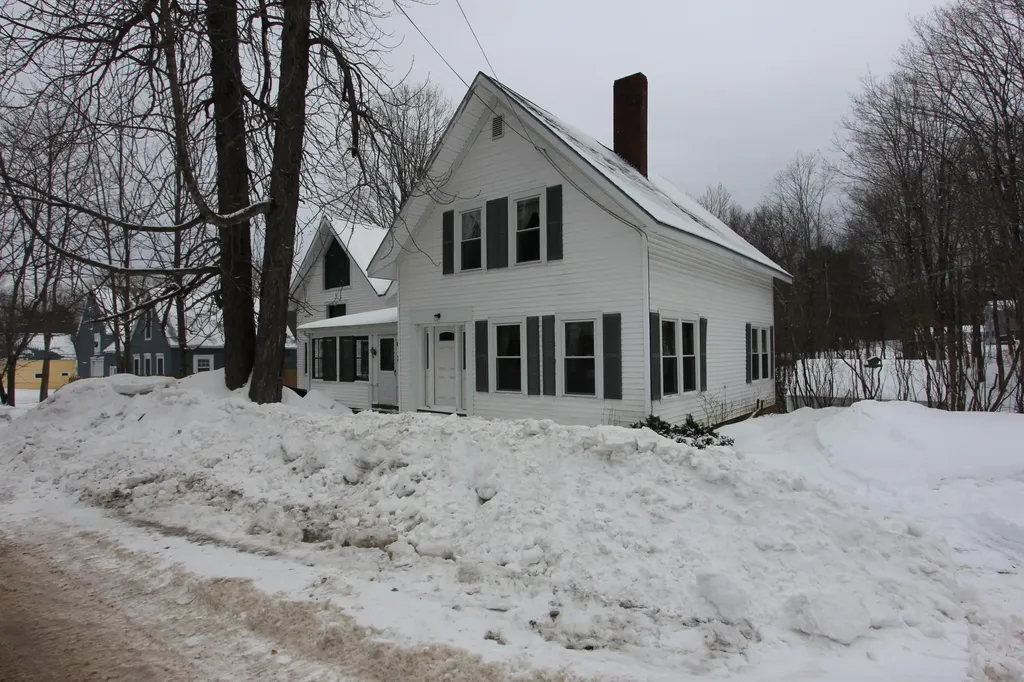 46 Maple Street Monmouth ME 04259