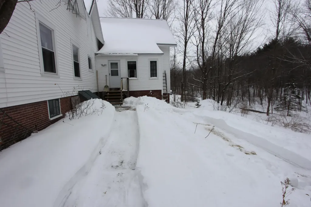 46 Maple Street Monmouth ME 04259