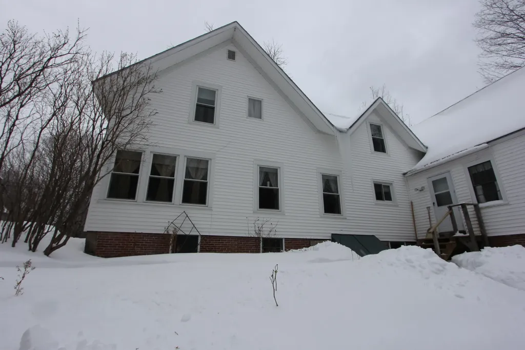 46 Maple Street Monmouth ME 04259