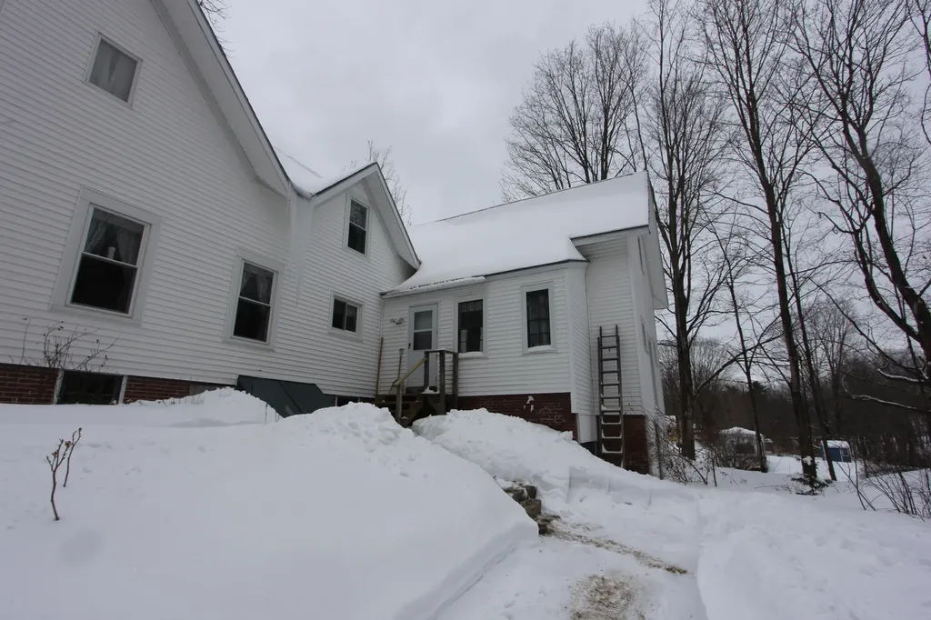 46 Maple Street Monmouth ME 04259