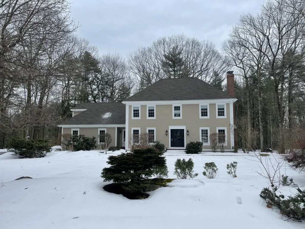16 Mitchellwood Drive Falmouth ME 04105
