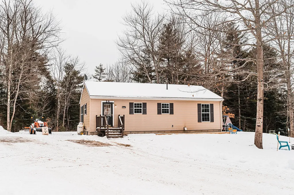 24 Grange Store Road Pittston ME 04345