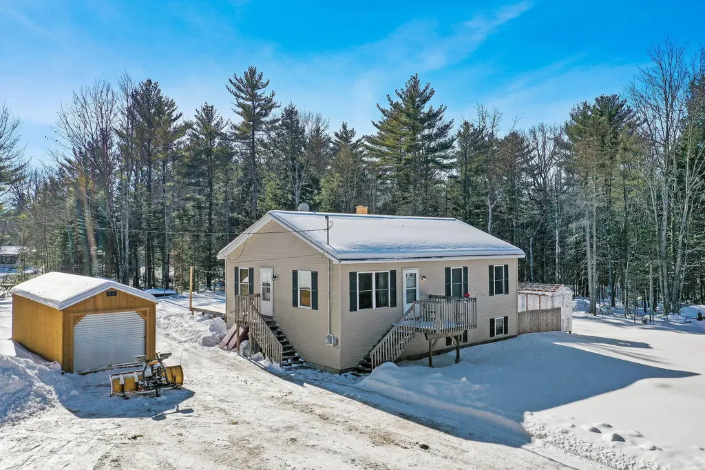 4 Youngs Drive Leeds ME 04263