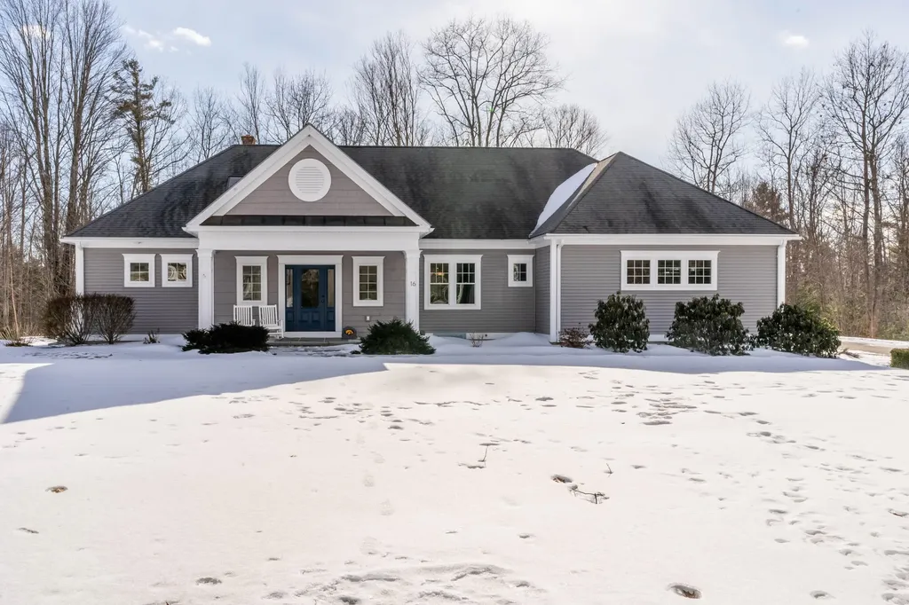 16 Freedom Road Scarborough ME 04074