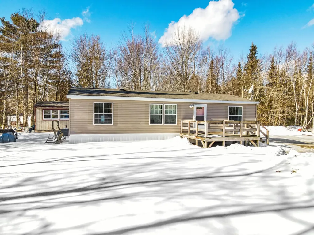 19 Cedar View Franklin ME 04634