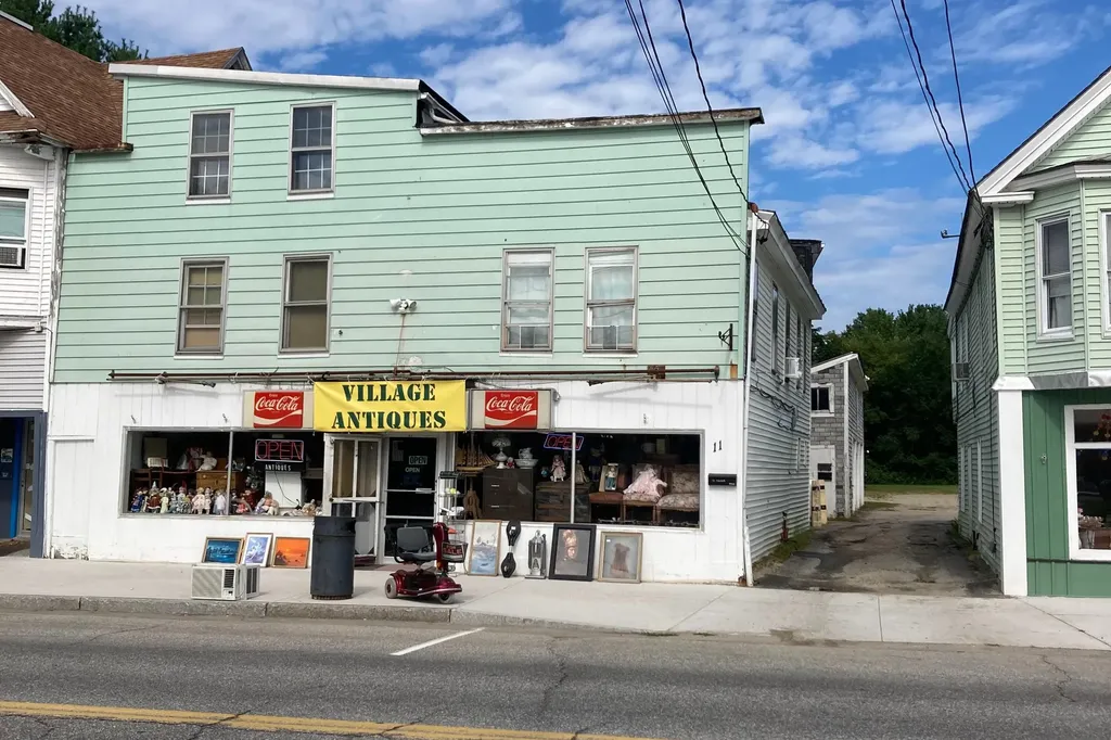 11 Village Street Lisbon ME 04250