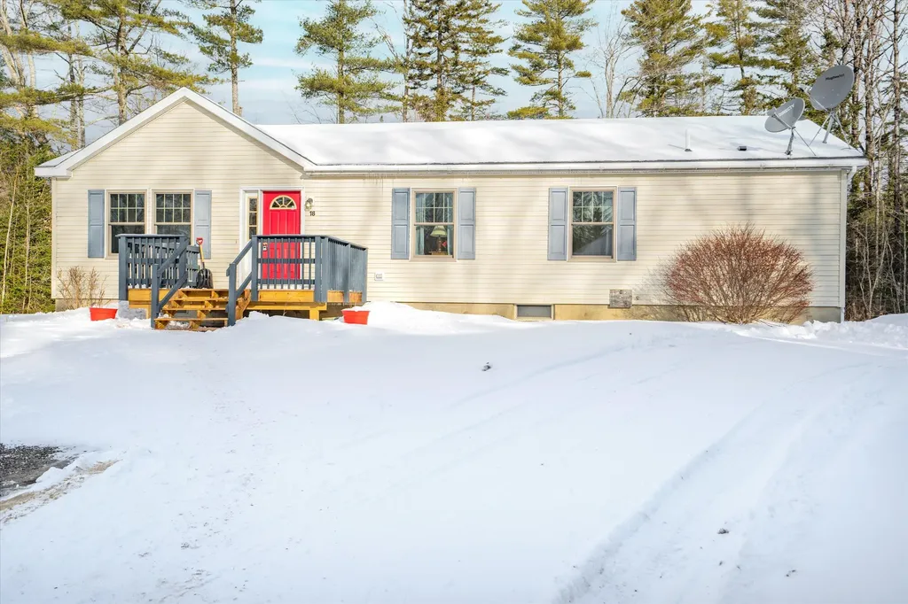 18 Cunningham Road Edgecomb ME 04556