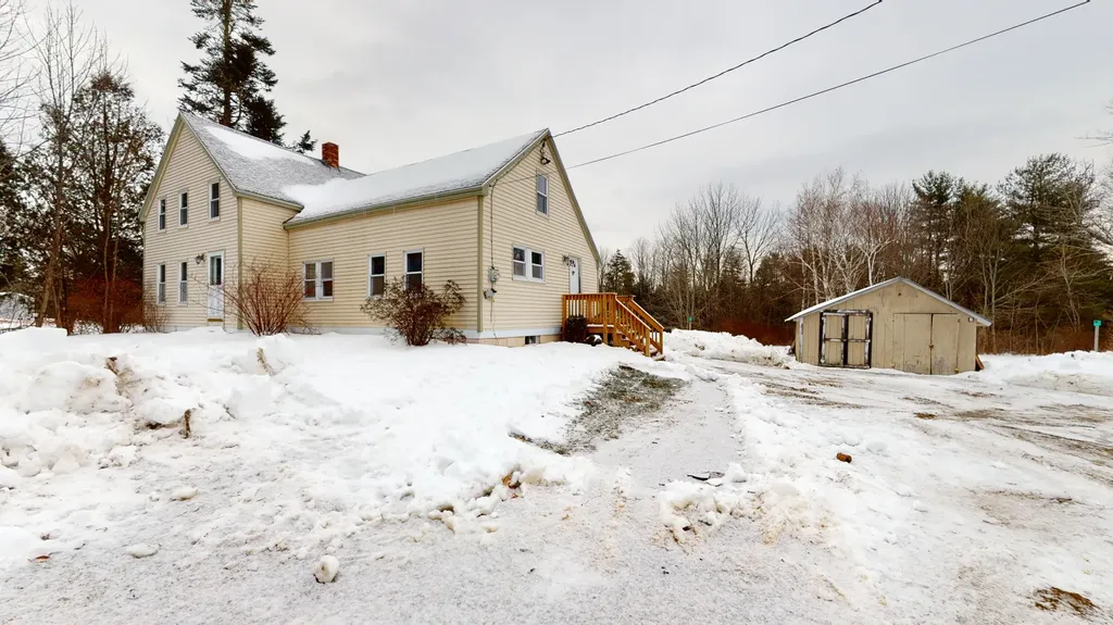 20 Warren Road Monmouth ME 04259