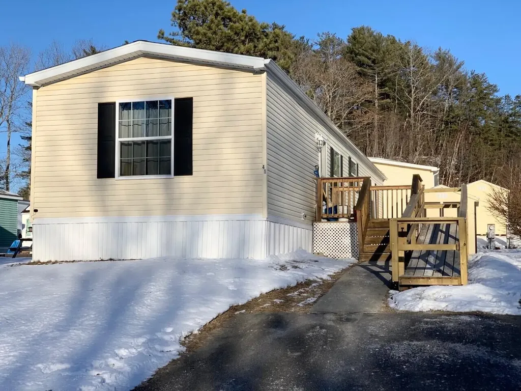 41 Woodside Drive Lisbon ME 04250