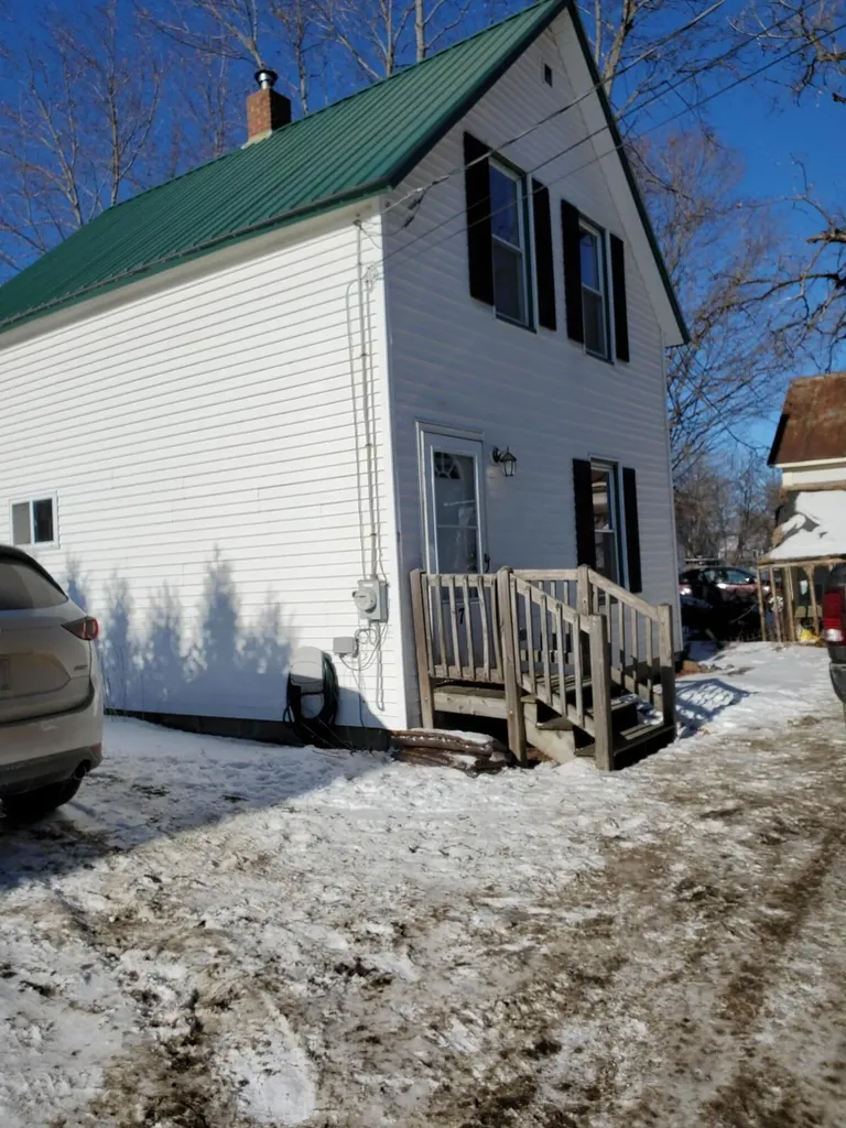 7 Gordon Lane Skowhegan ME 04976