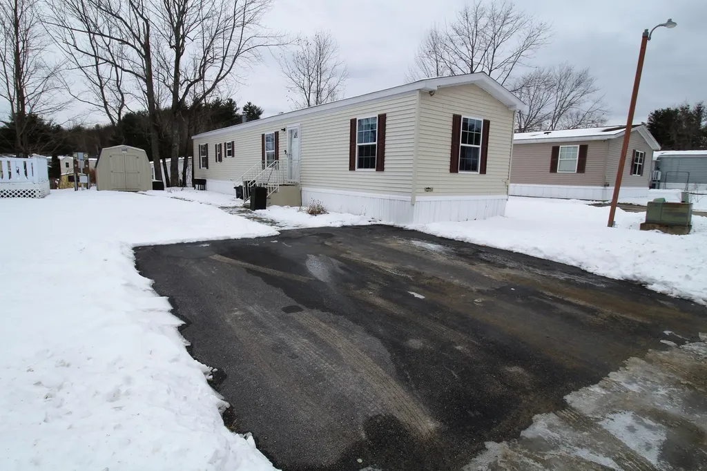 42 Circle Drive Lewiston ME 04240