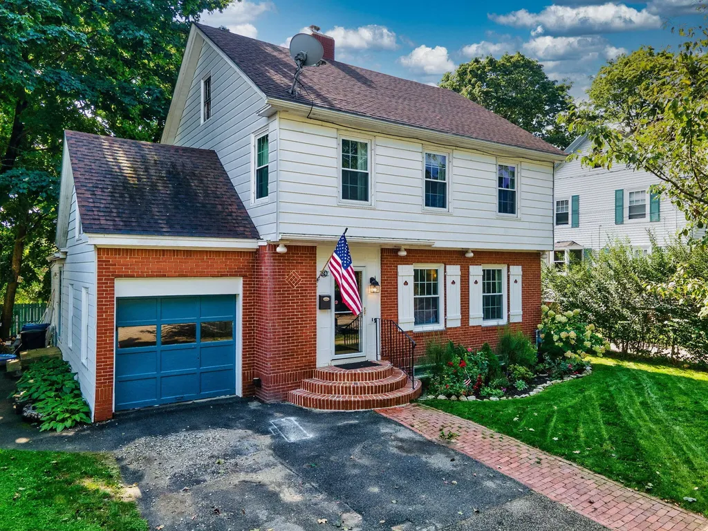 24 Chamberlain Avenue Portland ME 04101