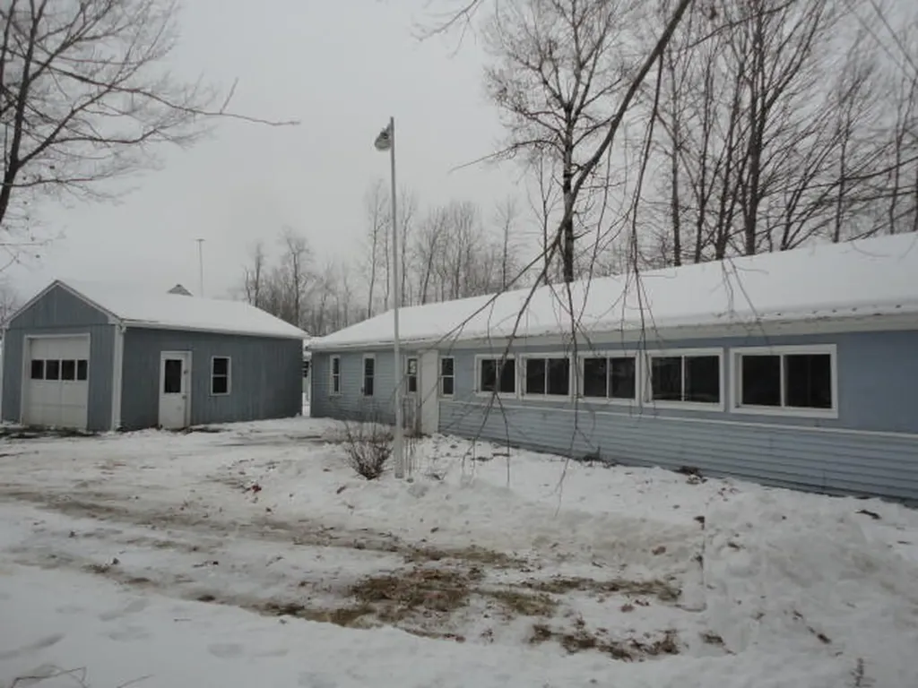 25 Pine Street Newport ME 04953