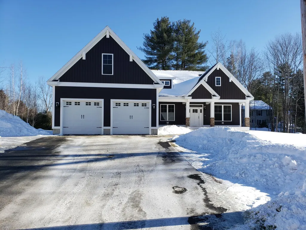 10 Macadamia Lane Lewiston ME 04240