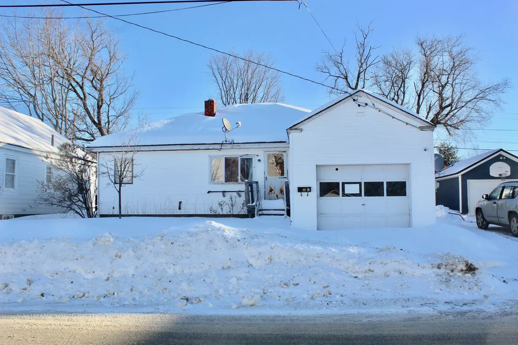 79 Eastland Avenue Millinocket ME 04462