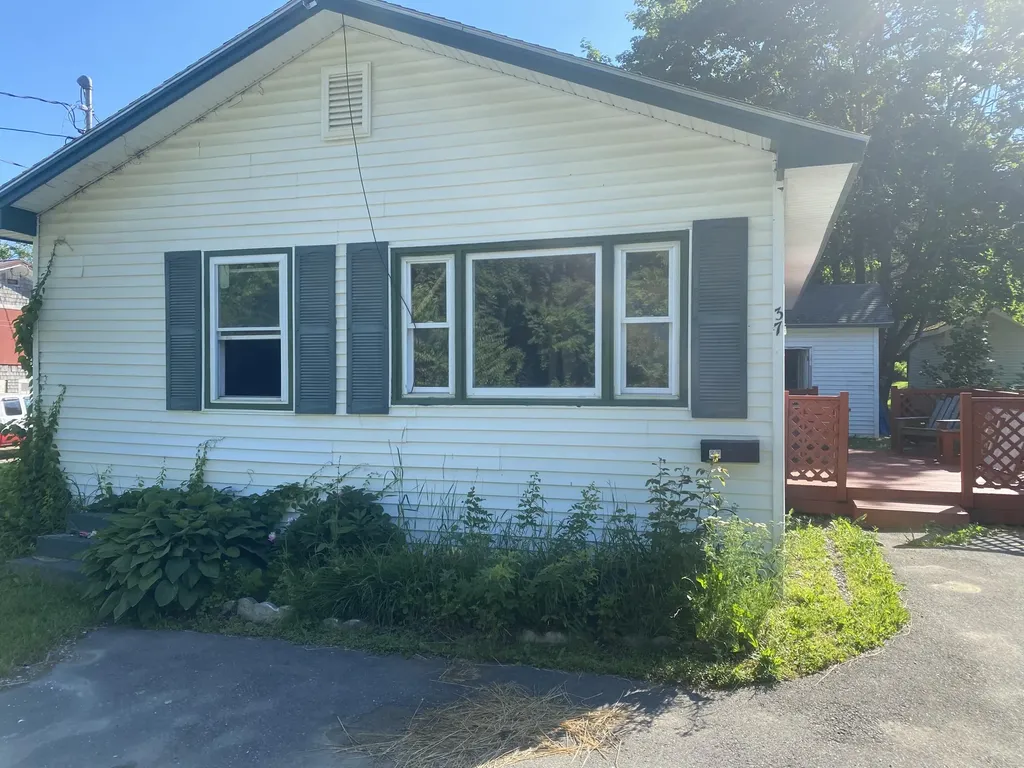 37 Lincoln Street Dexter ME 04930