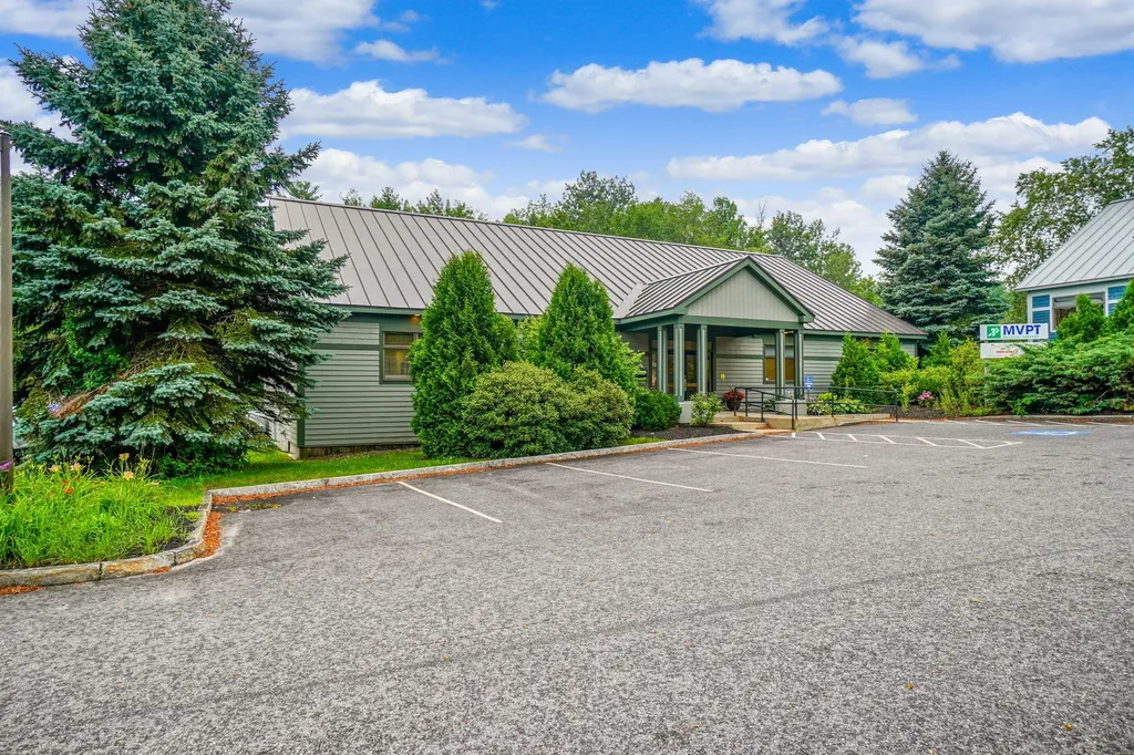 2 Willow Run Auburn ME 04210