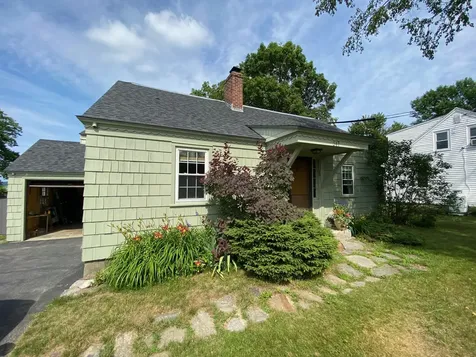 547 Main Street Wayne ME 04284